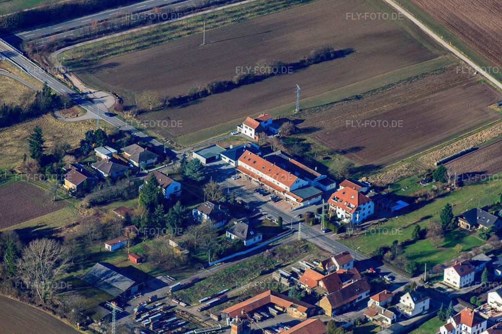 Neustadter Straße  Bestattungsinstitut Gehrlein GmbH http://www.bestattungsinstitut-gehrlein.de/ | Luftbild: Neustadter Straße  Bestattungsinstitut Gehrlein GmbH http://www.bestattungsinstitut-gehrlein.de/ in Lingenfeld im Bundesland Rheinland-Pfalz in Deutschland. Foto: IMG_36799.jpg vom 16.01.2011 durch Werner Riehm/FLY-FOTO.de - Realisiert mit Pictrs.com