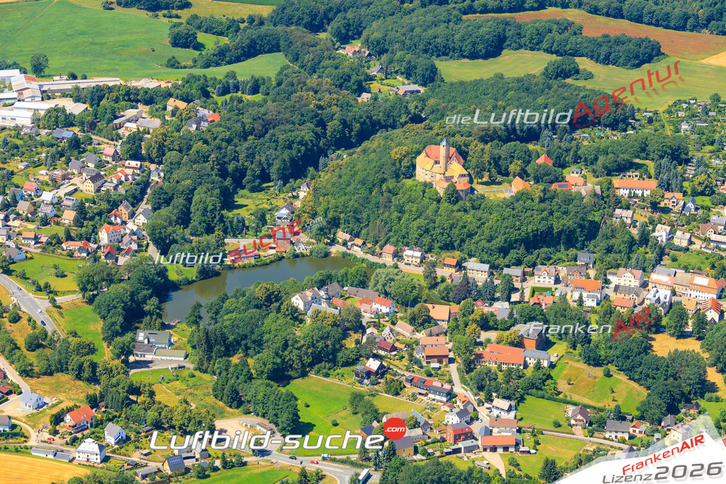 Die Luftaufnahme der Stadt Schoenfels wurde vom UL-Flugzeug heraus erstellt ( keine Drohne )- hohe Auflösung für beste Qualität