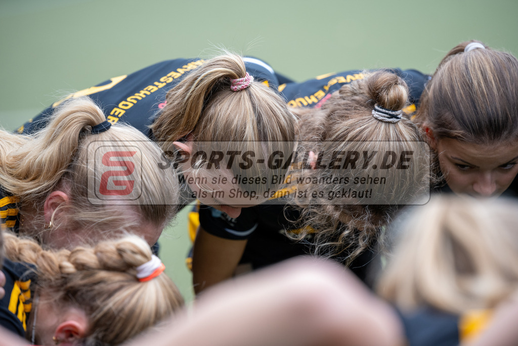 SFE_20231022_0001 | Deutsche Meisterschaft Weibliche U16 Finale Berliner HC - Harvestehuder THC am 22.10.2023 in Köln (Düsseldorfer Hockeyclub 1905 e.V.), Photo: Stephan Fehrmann 2023 (Sports-Gallery)