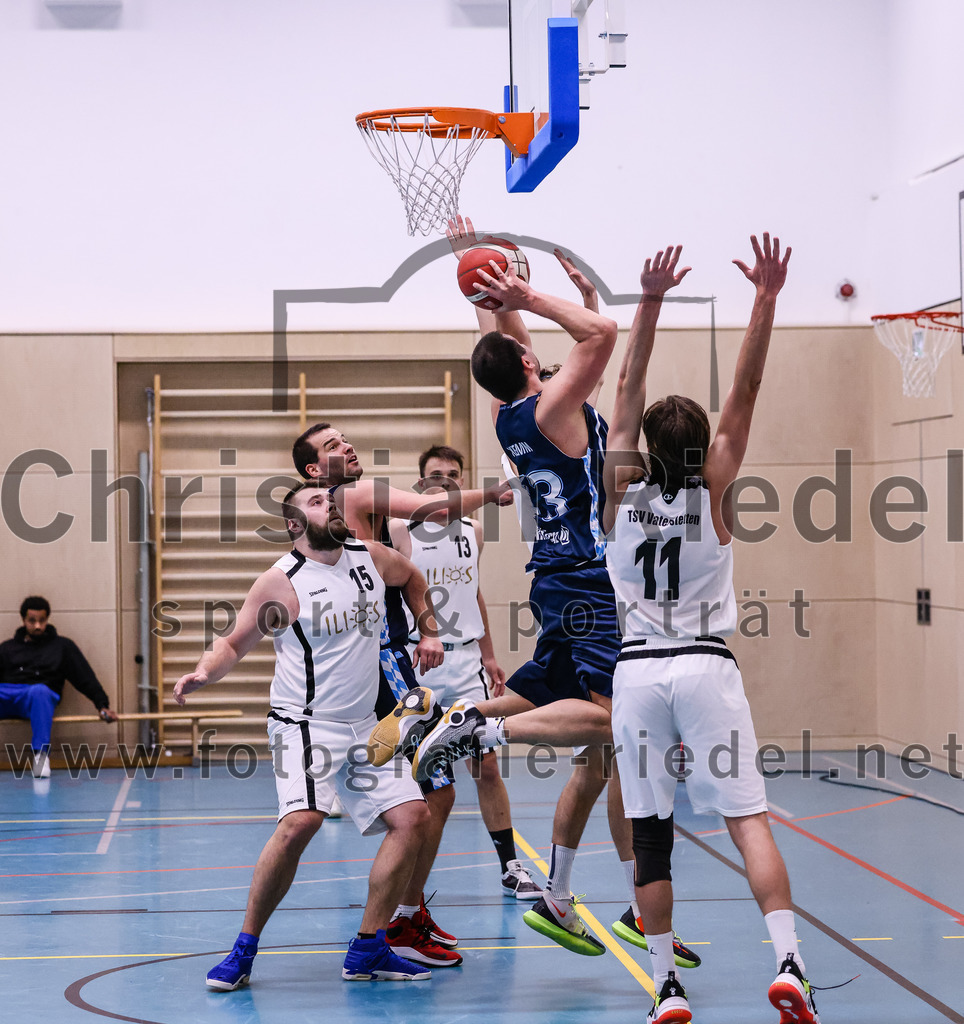 2022-04-03_051_TSV_Vaterstetten_gegen_SV_Weissblau-Allianz_Muenchen | Vaterstetten, Deutschland, 03.04.2022:
Basketball, Bezirksoberliga Herren 2021 / 2022, 14. Spieltag, TSV Vaterstetten gegen SV Weißblau-Allianz München, Endergebnis: 86:54

Mathias Furtmair (TSV Vaterstetten, #15), Christian Metzner (SV Weißblau-Allianz München, #14), Peter Fabian Klemm (SV Weißblau-Allianz München, #13), Finn Liebig (TSV Vaterstetten, #11)

Foto: Christian Riedel / fotografie-riedel.net