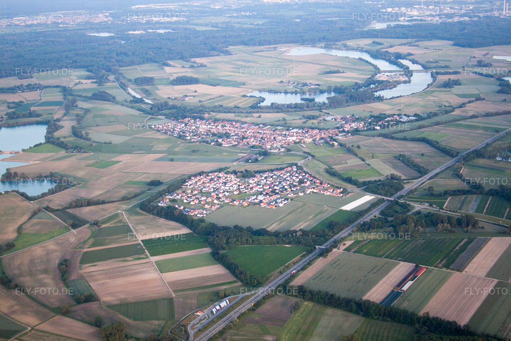 Luftbild: Ortsansicht im Ortsteil Hardtwald in Neupotz im Bundesland Rheinland-Pfalz in Deutschland. Foto: IMG_66487.jpg vom 30.05.2014 durch Werner Riehm/FLY-FOTO.de
