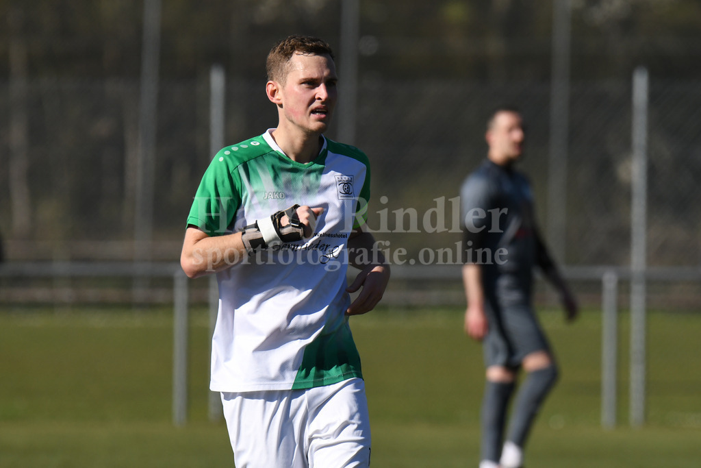 SpVgg GW Deggendorf : SV Hofkirchen | Matthias Schäfer ( SpVgg GW Deggendorf #18) - Realisiert mit Pictrs.com