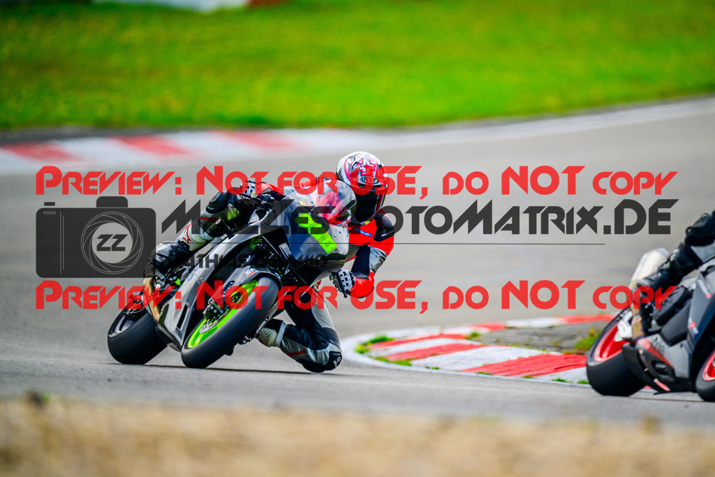 MaZZes_FotoMatrix_240910_6007705_7617 | GELB