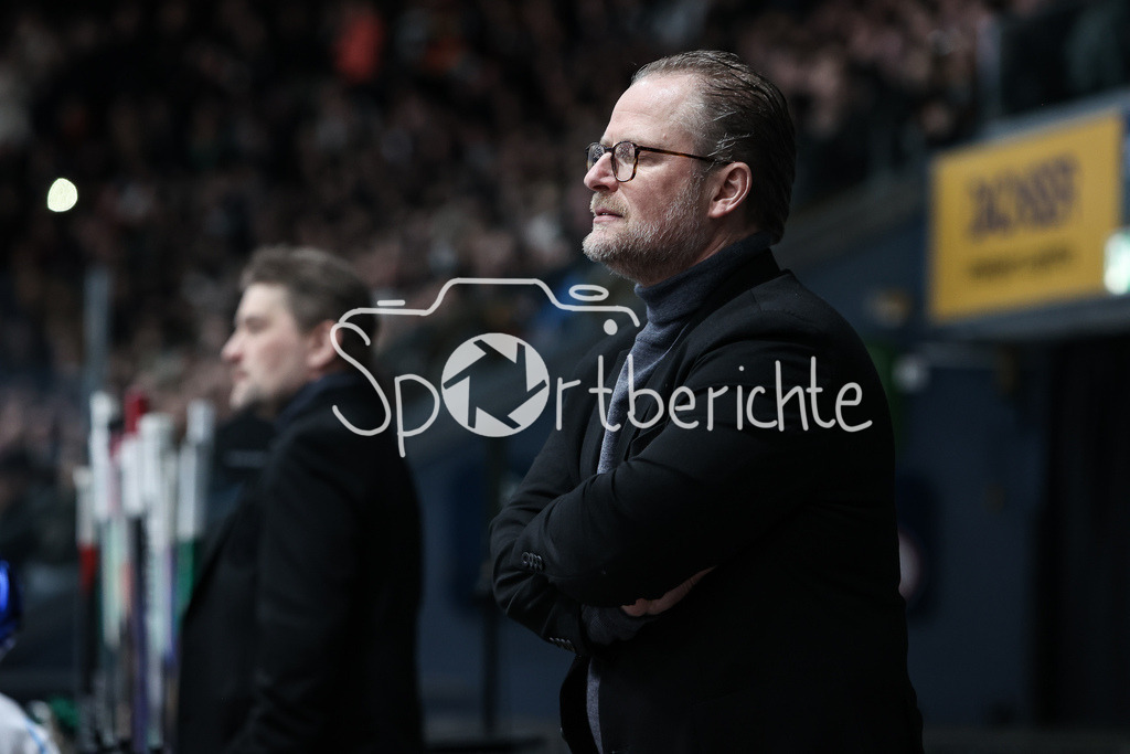 Löwen Frankfurt - Augsburger Panther | Christof KREUTZER in Aktion / Freisteller / Einzelfoto