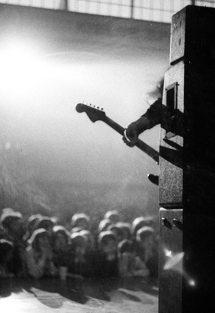 003-1970-030 | Am 28. Mai 1970 trat die Rockgruppe Deep Purple in der Kieler Ostseehalle auf. Von der Bühne aus entstand dieses Bild des Gitarristen Ritchie Blackmore. - Realisiert mit Pictrs.com