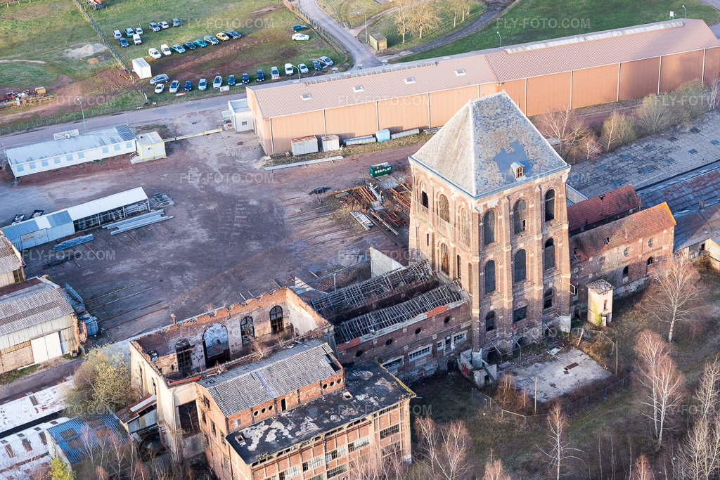 Aerial view: Former ironworks (Burgundy) in Épinac in the state Saone et Loire, France. – Photo: IMG_105546.jpg taken on 04/01/2018 by Werner Riehm/FLY-FOTO.com – Resolution of the original: 4901 x 3267 px
