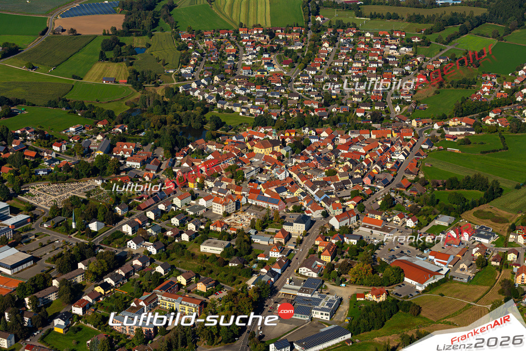 Das Luftbild der Stadt Oberviechtach wurde 2021 vom Flugzeug heraus erstellt (keine Drohne) Aufnahmehöhe ca.450 Meter- hohe Bildauflösung und Druck-Qualität garantiert!