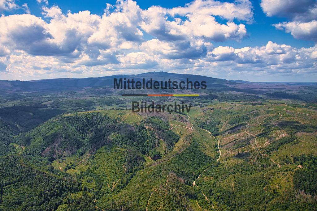 Tänntal_Brocken_Plessenburg_Harz_grün_4492 | Das Tänntal bei Darlingerode mit Blick zum Brocken und Gasthaus Plessenburg - Realisiert mit Pictrs.com