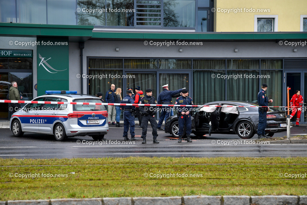 Polizeieinsatz Mordversuch_ Polizei_ Leonding_ 09.01.2023-24 | 09.01.2023, Polizeieinsatz Leonding, AUT, im Bild, Polizeieinsatz Mordversuch, Polizei, Fahndung, Tatort, Kremstalerhof, Unfallfahrzeug zwei, Ort der Festnahme, Spurensicherung