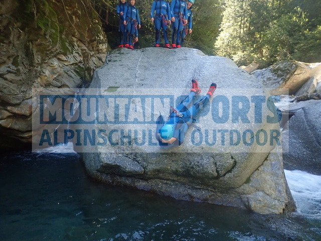 PC020063 | Bestelle die Bilder deines Berg- oder Wasser-Abenteuers mit Mountain Sports bequem von zu Hause aus direkt über unseren Online Fotoshop von pictrs.com. - Realisiert mit Pictrs.com