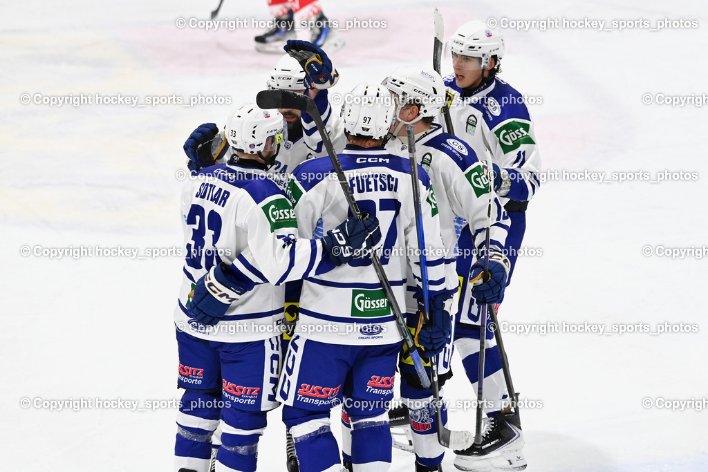 ESV Ferlach vs. UECR Eisbären Huben | Jubel UECR Huben Mannschaft, ESV Ferlach vs. UECR Eisbären Huben, ESV Ferlach vs. UECR Eisbären Huben am 31.10.2025 in Ferlach (HTC Eishalle Ferlach), Austria, (Photo by Bernd Stefan)