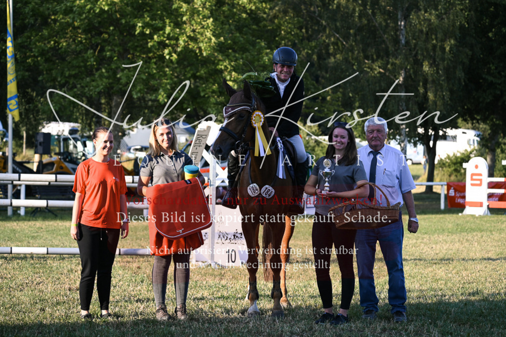 DSC_1896 | Pferde- und Turnierfotografie in Westsachsen. Pferdeportraits, Auftragszeichnungen und intuitive Kunst.