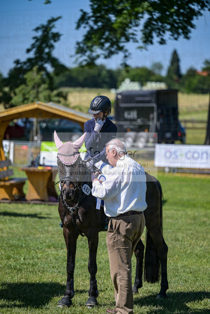Reitturnier Voxtrup | Entdecke hochwertige Reitturnierfotos von Foto Oger. Professionell, emotional und authentisch – jetzt Lieblingsmomente im Shop bestellen.Deutschlandweite Turnierfotografie. - Realisiert mit Pictrs.com