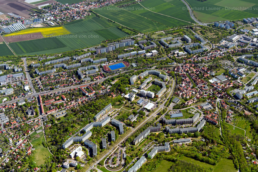 4026533 | ERFURT 07.05.2020 Hochhäuser im Wohngebiet einer industriell gefertigten Plattenbau- Siedlung Am Katzenberg im Ortsteil Melchendorf in Erfurt im Bundesland Thüringen, Deutschland. Weiterführende Informationen bei: TAG Immobilien AG. // Skyscrapers in the residential area of industrially manufactured settlement Am Katzenberg in the district Melchendorf in Erfurt in the state Thuringia, Germany. Further information at: TAG Immobilien AG. Foto: Gerhard Launer