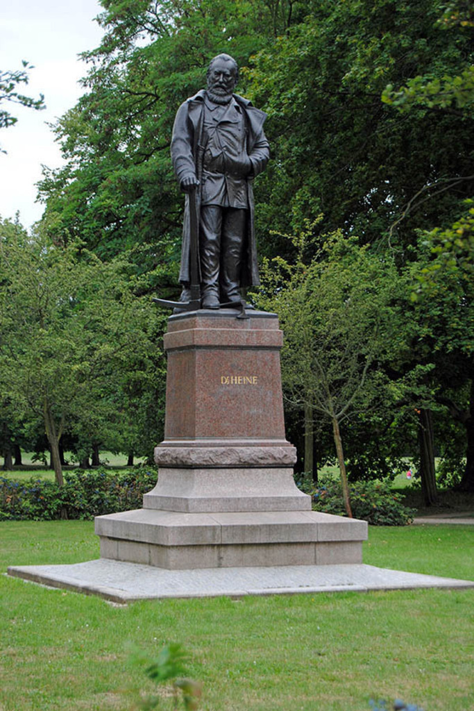 Foto: Leipzig - Karl Heine Denkmal | Das Team hinter BILDLEXIKON LEIPZIG bündelt historische wie aktuelle Informationen über die Stadt Leipzig in Text und Bild auf einer Plattform und stellt diese der interessierten Öffentlichkeit zur Verfügung.