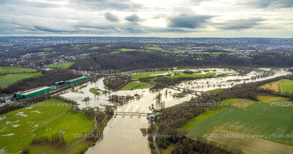 Bochum231202089Ruhr | Luftbild, Ruhrhochwasser, Weihnachtshochwasser 2023, Fluss Ruhr und Kemnader See treten nach starken Regenfällen über die Ufer, Fernsicht, Überschwemmungsgebiet am Kemnader Wehr, Ruhrbrücke Kemnade und Haus Kemnade, Bäume und Felder im Wasser, Bötzel Gewerbegebiet, Blick nach Blankenstein, Stiepel, Bochum, Ruhrgebiet, Nordrhein-Westfalen, Deutschland