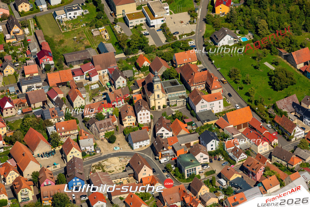 Das Luftbild zeigt : Hauptstraße Kleinrinderfeld - Die Luftaufnahme wurde 2023 vom UL-Flugzeug aus erstellt ( keine Drohne ) - Hochauflösende Luftaufnahme - Für grossformatige Ausdrucke geeignet. Die Geschenkidee !Mit Lizenz und Bildrechte bestellbar