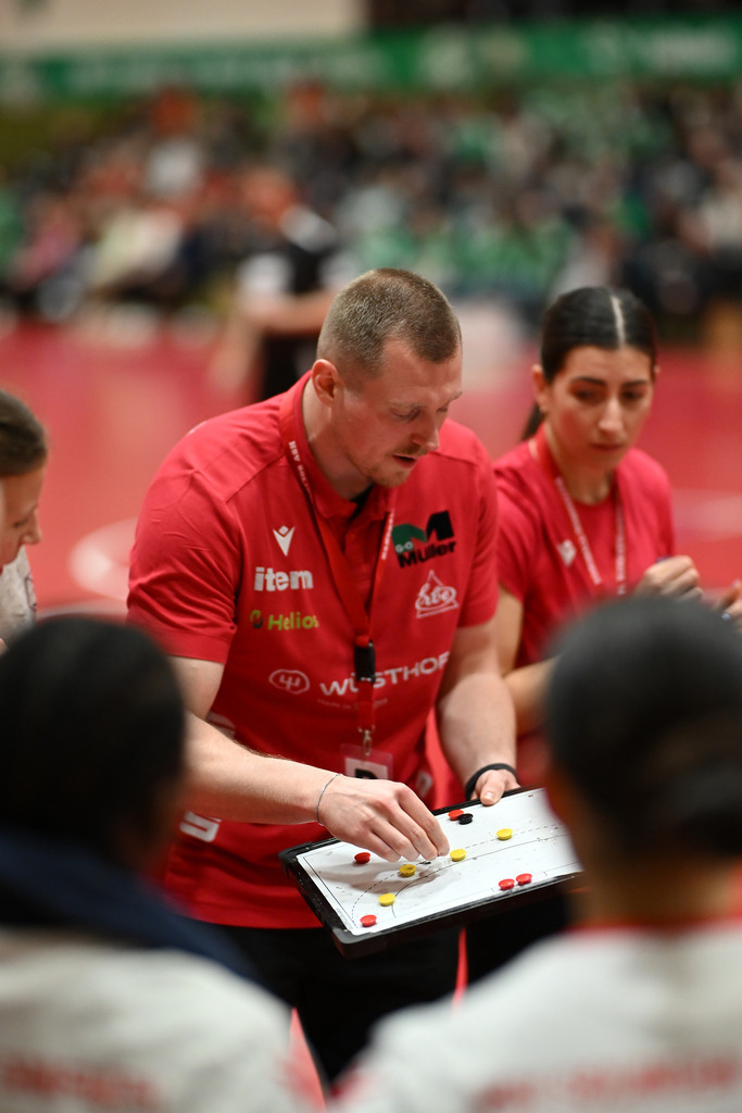 Handball I Frauen I Saison 2024-2025 I 2. Bundesliga I 11. Spieltag I SV Werder Bremen - HSV Solingen-Gräfrath 76 | Jonas Schlender (HSV Solingen-Gräfrath 76) - Realisiert mit Pictrs.com