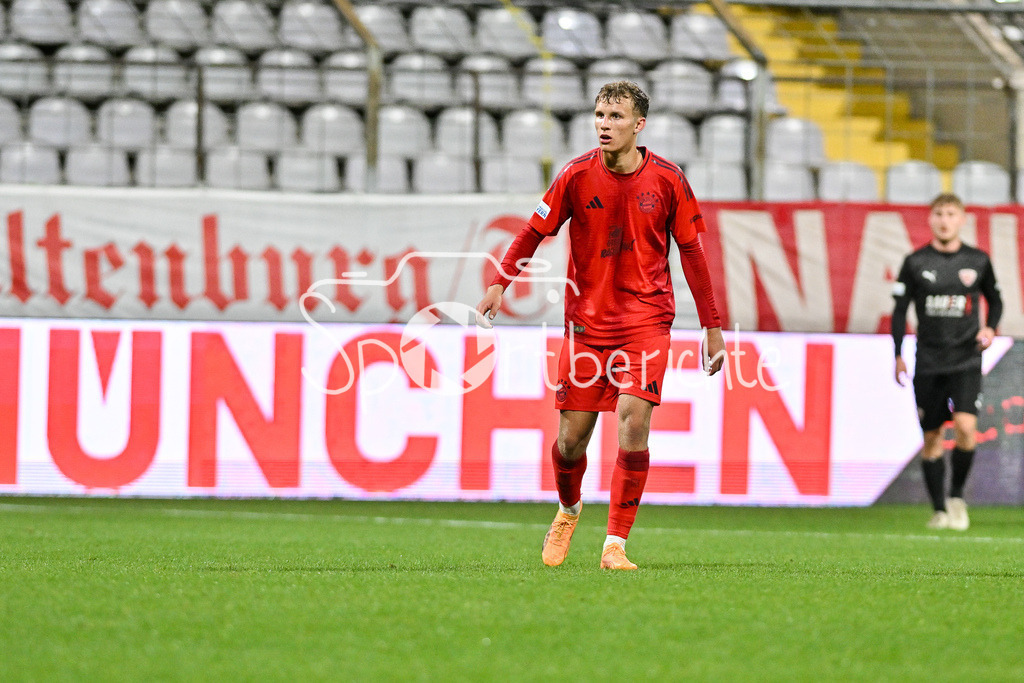 FC Bayern Amateure - TSV Buchbach | Im Bild Kurt RUEGER (FC Bayern München II #10) / Freisteller / Einzelfoto / Regionalliga Bayern: FC Bayern München II - TSV Buchbach, Gruenwalder Stadion am 27.09.2024