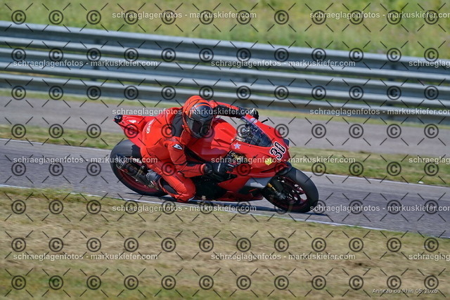 26BT02-0647 | markuskiefer.com - Realisiert mit Pictrs.com