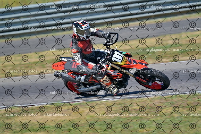 26bt04-1017 | markuskiefer.com - Realisiert mit Pictrs.com