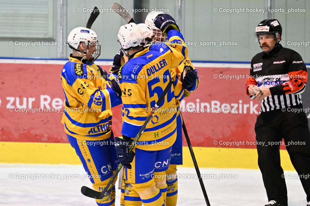 ESC SPARKASSE STEINDORF vs. 1. EHC ALTHOFEN | Jubel EHC Althofen Mannschaft, #52 Duller Christoph EHC Althofen, #69 Kropiunig Arno EHC Althofen, WIDMANN Florian Referee, ESC SPARKASSE STEINDORF vs. 1. EHC ALTHOFEN, ESC SPARKASSE STEINDORF vs. 1. EHC ALTHOFEN am 30.11.2025 in Steindorf (Ossiachersee Halle), Austria, (Photo by Bernd Stefan)