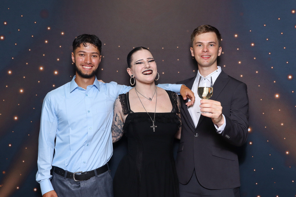 ZD260628112736-62 | Fotoshop von zweidimensional Fotografie. Ihr Fotograf im Aargau. Abzüge von Ihrem Fotobox Event bestellen.Abzüge von Ihrem Hochzeit bestellen.Abzüge von Ihrem Schulfotograf bestellen.