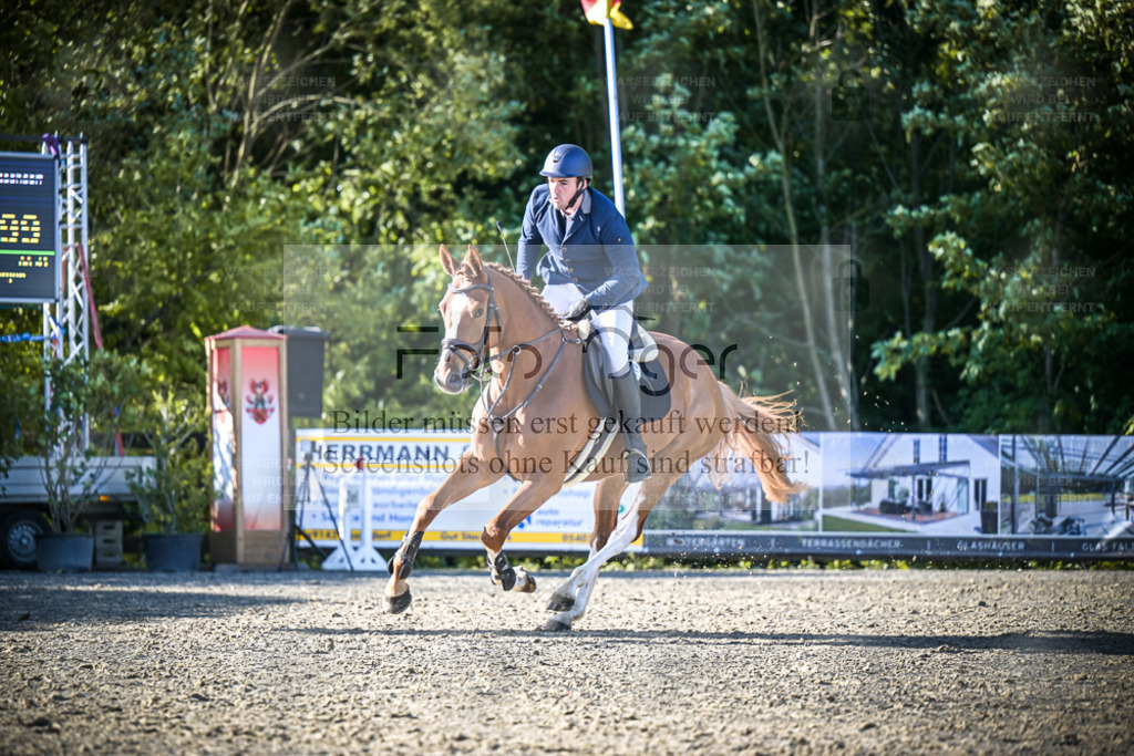 DOS_6254 | Entdecke hochwertige Reitturnierfotos von Foto Oger. Professionell, emotional und authentisch – jetzt Lieblingsmomente im Shop bestellen. - Realisiert mit Pictrs.com