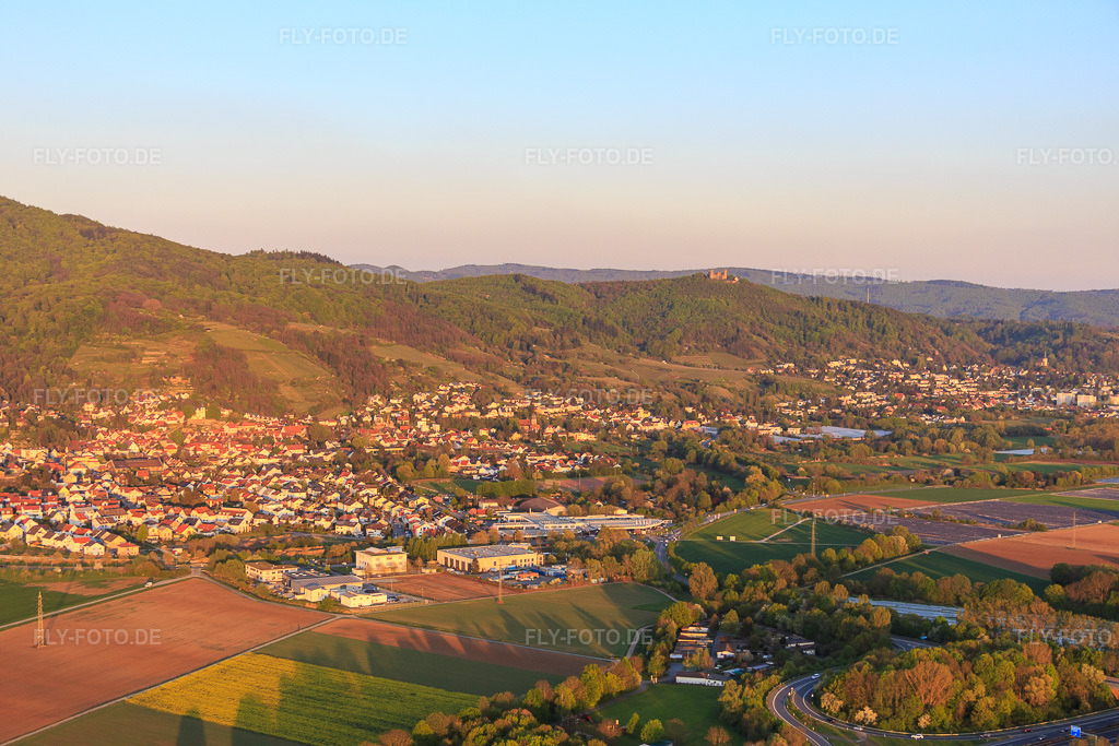 Luftbild: Ortsansicht aus Westen in Zwingenberg im Bundesland Hessen in Deutschland. Foto: IMG_077835.jpg vom 23.04.2015 durch Werner Riehm/FLY-FOTO.de