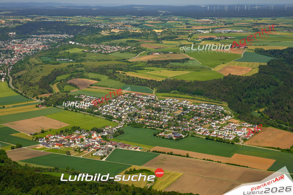 Das Luftbild zeigt Landershofen Eichstätt - Die Luftaufnahme wurde 2023 vom UL-Flugzeug aus erstellt ( keine Drohne ) - Hochauflösende Luftaufnahme - Für grossformatige Ausdrucke geeignet. Die Geschenkidee !Mit Lizenz und Bildrechte bestellbar