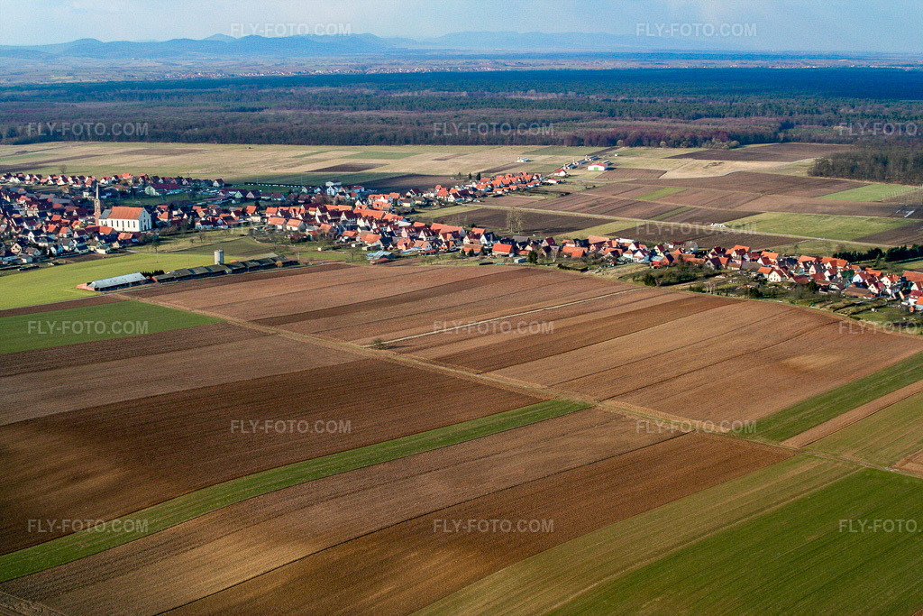 Aerial view: View of the town from the south in Schleithal in the state Bas-Rhin, France.Photo: IMG_1189.jpg taken on 03/12/2006 by Werner Riehm/FLY-FOTO.comResolution of the original: 3456 x 2304 px