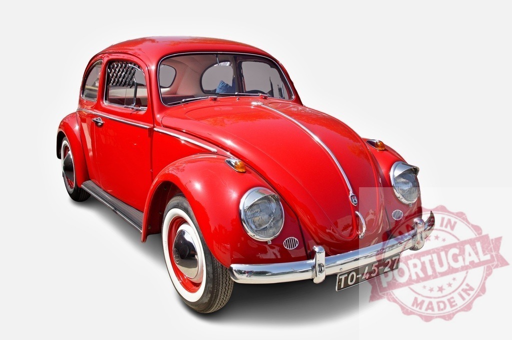 Red Volkswagen Beetle car vintage classic automobile isolated | Red Volkswagen Beetle car showing classic design and bright paint on white background - Realisiert mit Pictrs.com