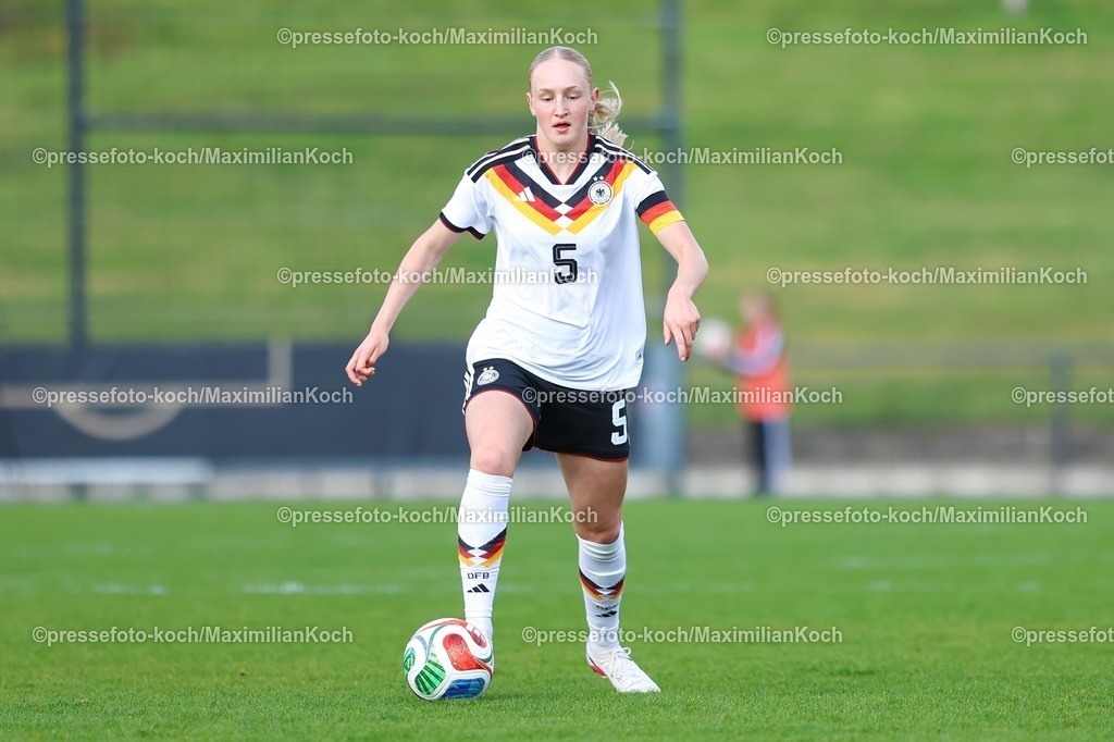 xKWIx10042601097 | 2026.04.10, xkwix, Fußball, UEFA Women's UNDER 19 Championship qualification, Republic of Ireland - Germany, Uhlenkrugstadion, Runde 2 1.Spieltag, Saison 2025 / 2026: Luzie Zähringer (Deutschland U19 Frauen #5) DFB regulations prohibit any use of photographs as image sequences and or quasi-video. Photo: xKamilxWilkowskixPressefotoKochx