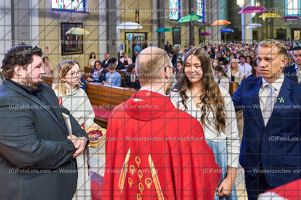 ALP1032_PfarrFirmung Wieselburg_Firmvorgang | (C)FotoLois.com, Alois Spandl, Firmung in der Pfarrkirche Wieselburg mit Generalvikar Dr. Christoph Weiss, Dechant Pfarrer Daniel Kostrzycki und Monignore Franz Dammerer, Sa 15. Juni 2024.
