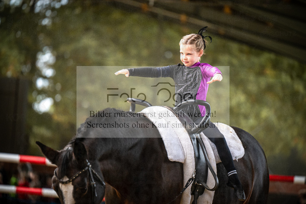DOS_0049 | Entdecke hochwertige Reitturnierfotos von Foto Oger. Professionell, emotional und authentisch – jetzt Lieblingsmomente im Shop bestellen.Deutschlandweite Turnierfotografie. - Realisiert mit Pictrs.com