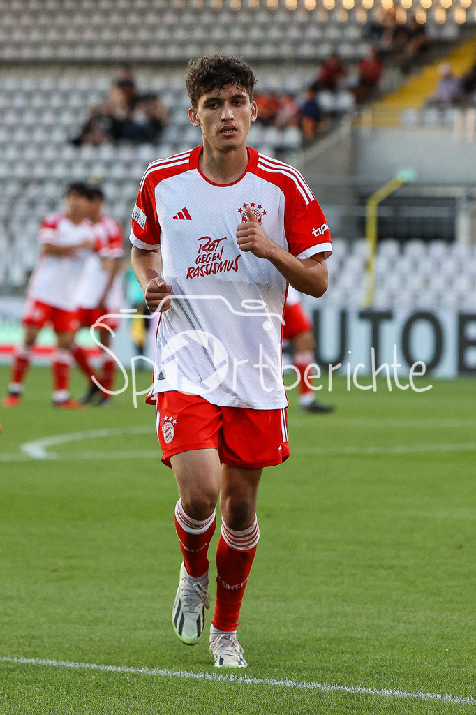 FC Bayern Amateure - FC Memmingen | Younes AITAMER (FCB #17) in Aktion / Freisteller / Einzefoto
