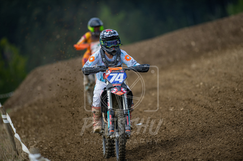 Lady (204) | Paeschuphoto Shop - Wer nicht sucht der auch nicht findet.Ob Motocrossbilder oder von einem besuchtem Spiel, Hauptsache Action. - Realisiert mit Pictrs.com