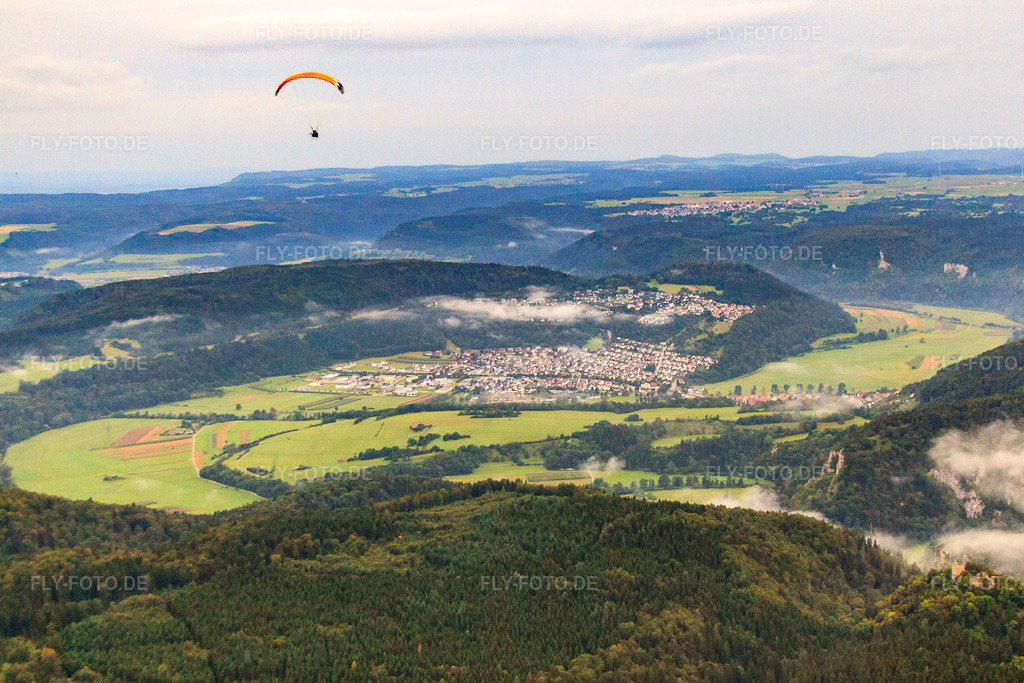 Luftbild: Ortsansicht von Südosten in Fridingen an der Donau im Bundesland Baden-Württemberg in Deutschland. Foto: IMG_71755.jpg vom 31.08.2014 durch Werner Riehm/FLY-FOTO.deAuflösung des Originals: 4147 x 2765 px