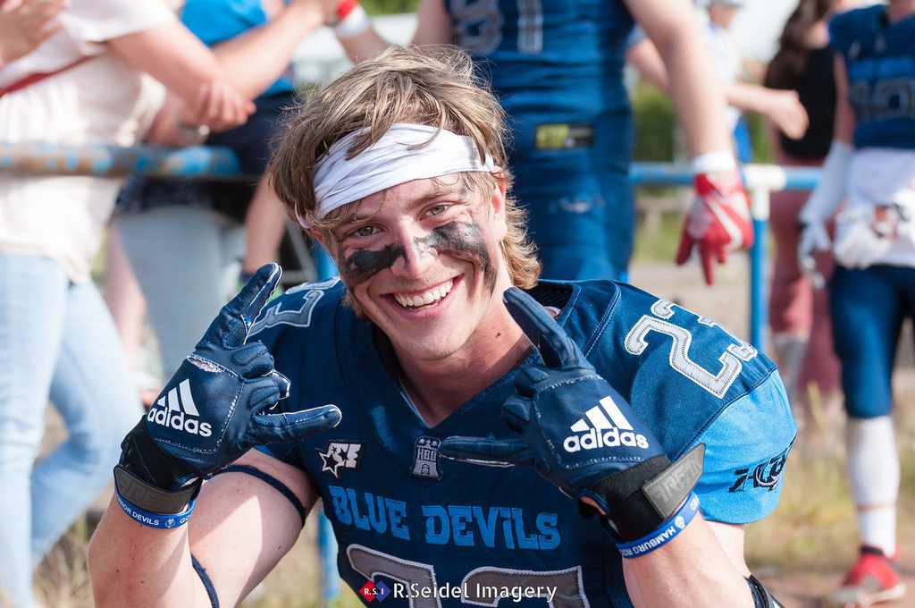 American Football, Saison 2022, Regionalliga Nord, Hamburg Blue Devils - Hannover Grizzlies, Dr.-Hermann-Schnell-Sportplatz (Hamburg), 18.06.2022, 4. Gameweek | Sportfotos aus Hamburg, Eventfotos oder freie Arbeiten von R.Seidel Imagery – einfach online kaufen.