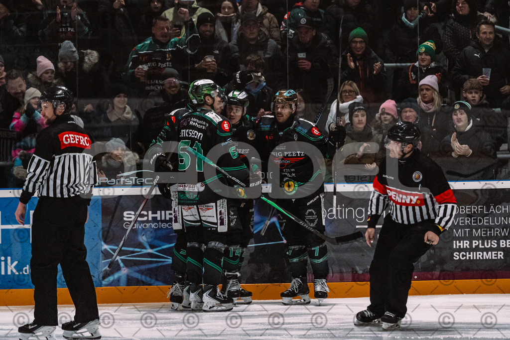 Alligators_vs_Passau_26_12_2025-020 | Höchstadt Alligators Fotogalerie: Eishockey-Action aus Franken. Professionelle Spielfotos, Portraits & Stadionbilder zum Download. Jetzt entdecken! - Realisiert mit Pictrs.com