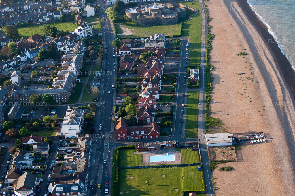 Aerial view: View of the town in Deal in the state England, Great Britain. – Photo: IMG_50838.jpg taken on 05/27/2012 by Werner Riehm/FLY-FOTO.com – Resolution of the original: 4752 x 3168 px