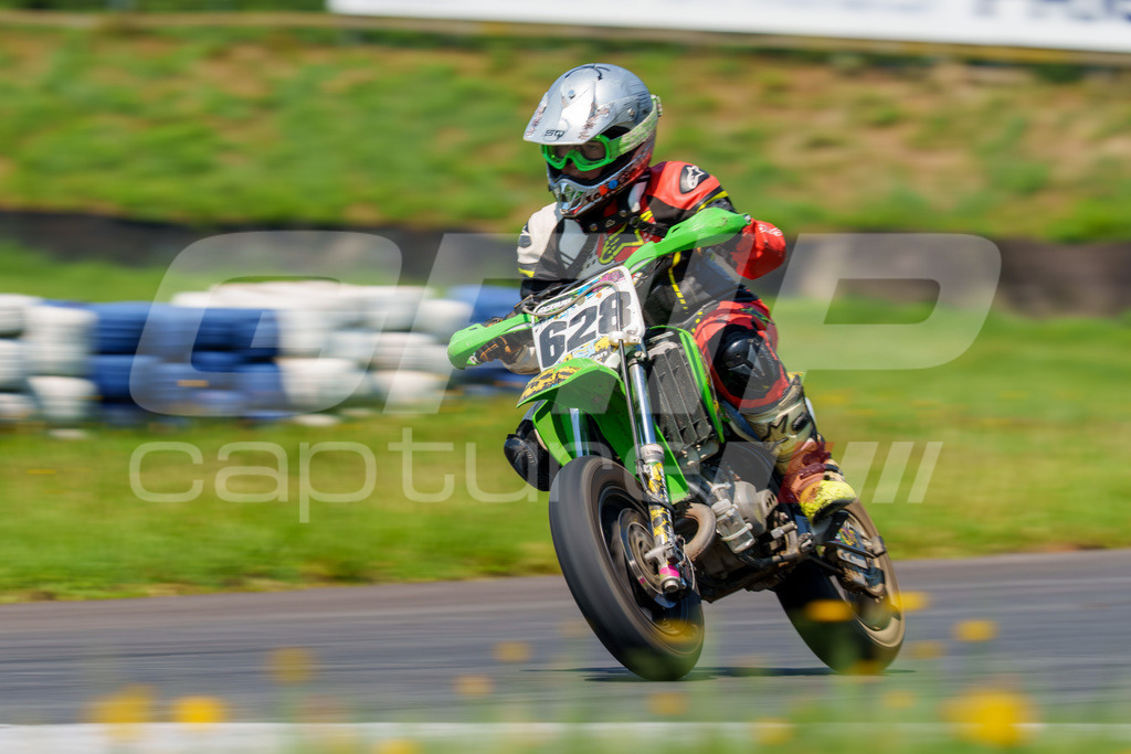G-Cup + Supermoto Staatsmeisterschaft + Hungarian Supermoto Championship | GRIPcapture steht für authentische Sportfotografie in Österreich – für Momente, die mehr sind als Geschwindigkeit oder Ergebnis. Es geht um Emotion, Spannung, Fokus und den Augenblick, der oft nur einen Wimpernschlag dauert.Ob Motorsport, Teamsport oder 