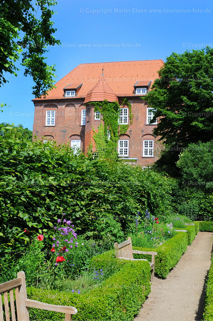 Agathenburg_ELS_4685153058a | Agathenburg - Aufnahmedatum: 02.06.2011, Aufnahmehöhe:  m, Koordinaten:  - , Bildgröße: 2832 x  4256 Pixel - Copyright 2011 by Martin Elsen, Kontakt: Tel.: +49 157 74581206, E-Mail: info@schoenes-foto.deSchlagwörter: - Realisiert mit Pictrs.com