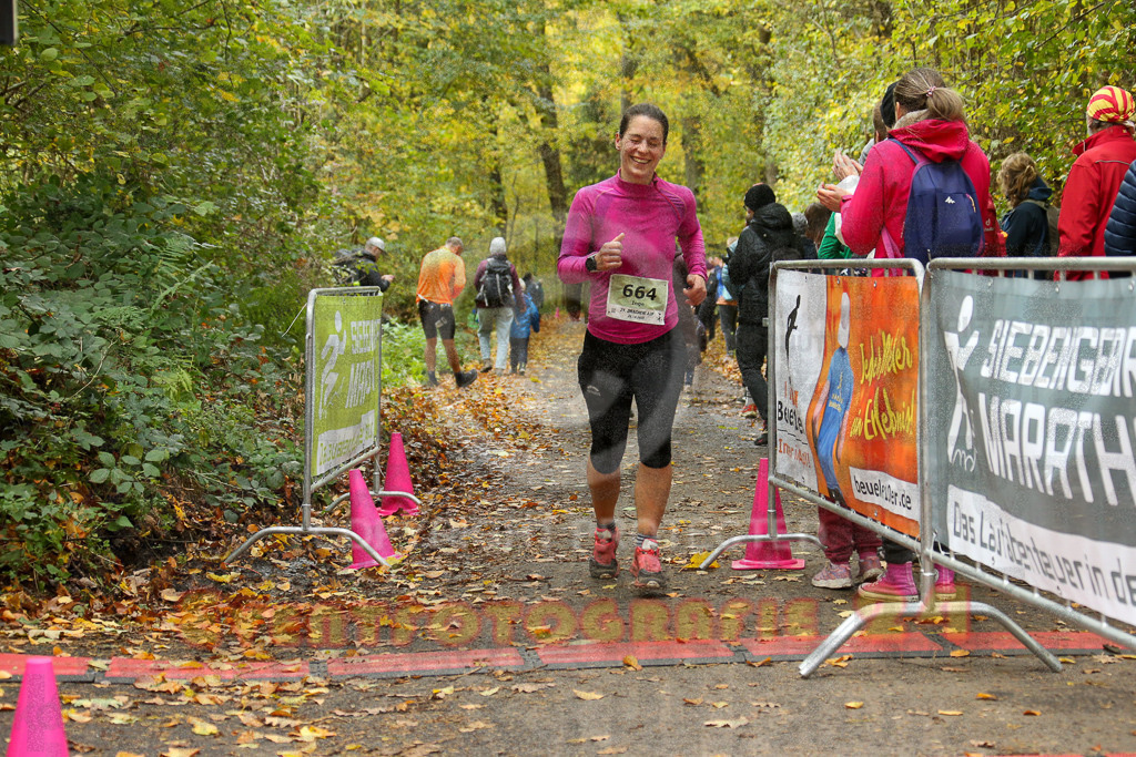 251026_1238_EX1_0865 | Sportfotografie im Rhein-Sieg Kreis, Köln, Bonn, NRW, Rheinland Pfalz, Hessen, etc. Unser Tätigkeitsfeld umfasst den Laufsport vom Volkslauf über den Marathon, Duathlon, Triathon bis zum Ultralauf wie Kölnpfad Ultra oder Schindertrail.