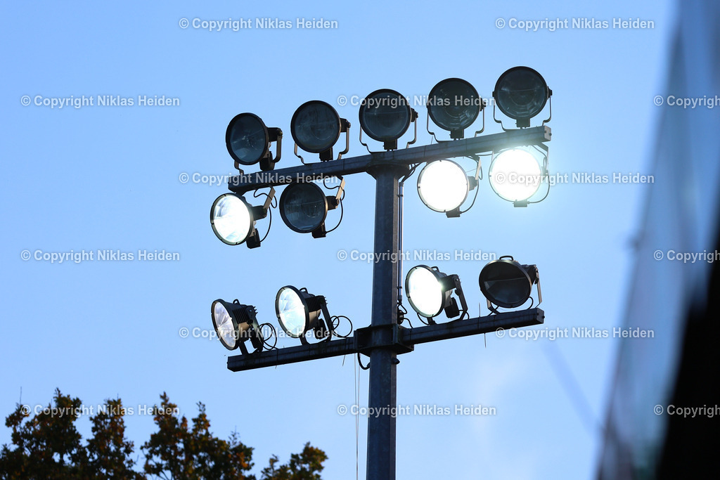 NH_FCStPauliU23_SVMeppen_RegionalligaNord_02112025 | Flutlichtmast im Edmund-Plambeck-Stadion.Fußball I Herren I Regionalliga Nord I Saison 2025-2026 I 17. Spieltag I FC St. Pauli U23 - SV Meppen I 02.11.2025 I Edmund-Plambeck-Stadion