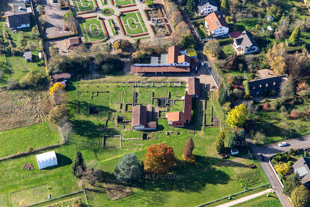 Luftbild: Römermuseum Schwarzenacker im Ortsteil Einöd in Homburg im Bundesland Saarland in Deutschland. – Foto: IMG_143947.jpg vom 27.10.2024 durch Werner Riehm/FLY-FOTO.de – Auflösung des Originals: 5472 x 3648 px – Römermuseum Schwarzenacker | Homburg, Saarland