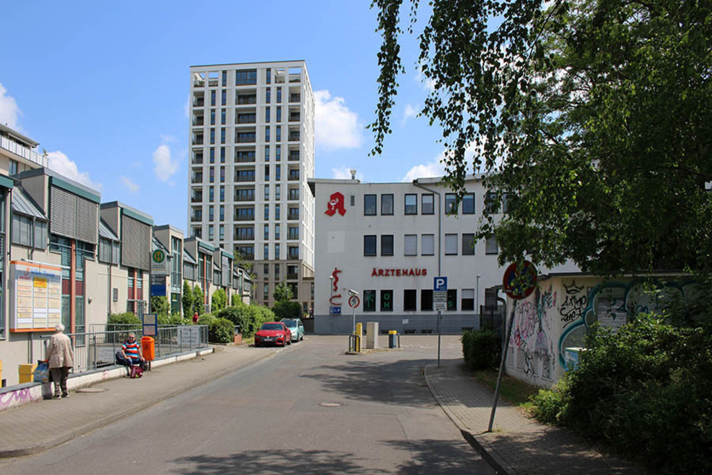 Grünau - Selliner Straße | Entdecke über 20 Kategorien Leipzig-Motive: Foto-Downloads, hochwertige Poster, Leinwand- & Fine-Art-Prints. Jetzt Lieblingsfoto im Bildlexikon Leipzig Shop bestellen!