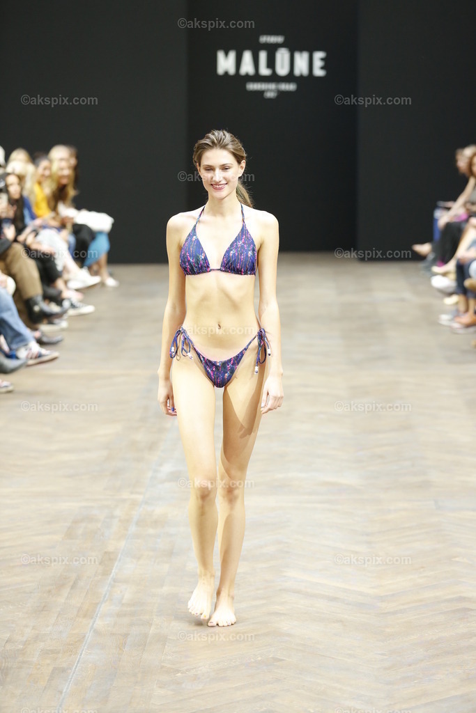 Malūne by Frida Weyer auf der  MBFW Spring/Summer 2023 | Mercedes-Benz Fashion Week (MBFW)  Frühling / Sommer 2023 im Hotel Telegraphenamt Berlin in Berlin-Mitte. Die Kollektionen von Malūne by Frida Weyer auf der MBFW Spring/Summer 2023. Das Bild zeigt Models mit der Kollektion von Malūne by Frida Weyer.