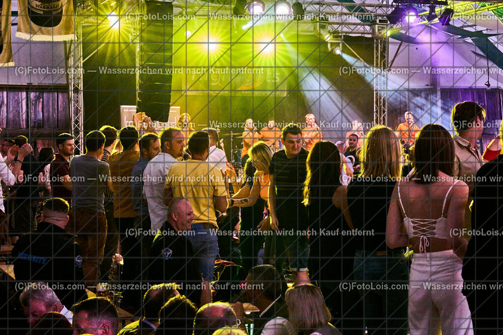 ALP5623_VOLKSFEST_Bieranstich_Musik Die HIGHLIGHTS | (C)FotoLois.com, Alois Spandl, BIERANSTICH im Festzelt beim WIESELBURGER VOLKSFEST mit den TSCHECHEN als Vorband und dem Auftritt von Die HIGHLIGHTS, Mi 28. Juni 2023.
