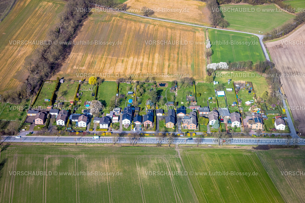 Selm260307146 | Luftbild, Reihenhaus Wohnsiedlung mit Garten an der Werner Straße, umgeben von Wiesen und Feldern, Selm, Münsterland, Nordrhein-Westfalen, Deutschland
